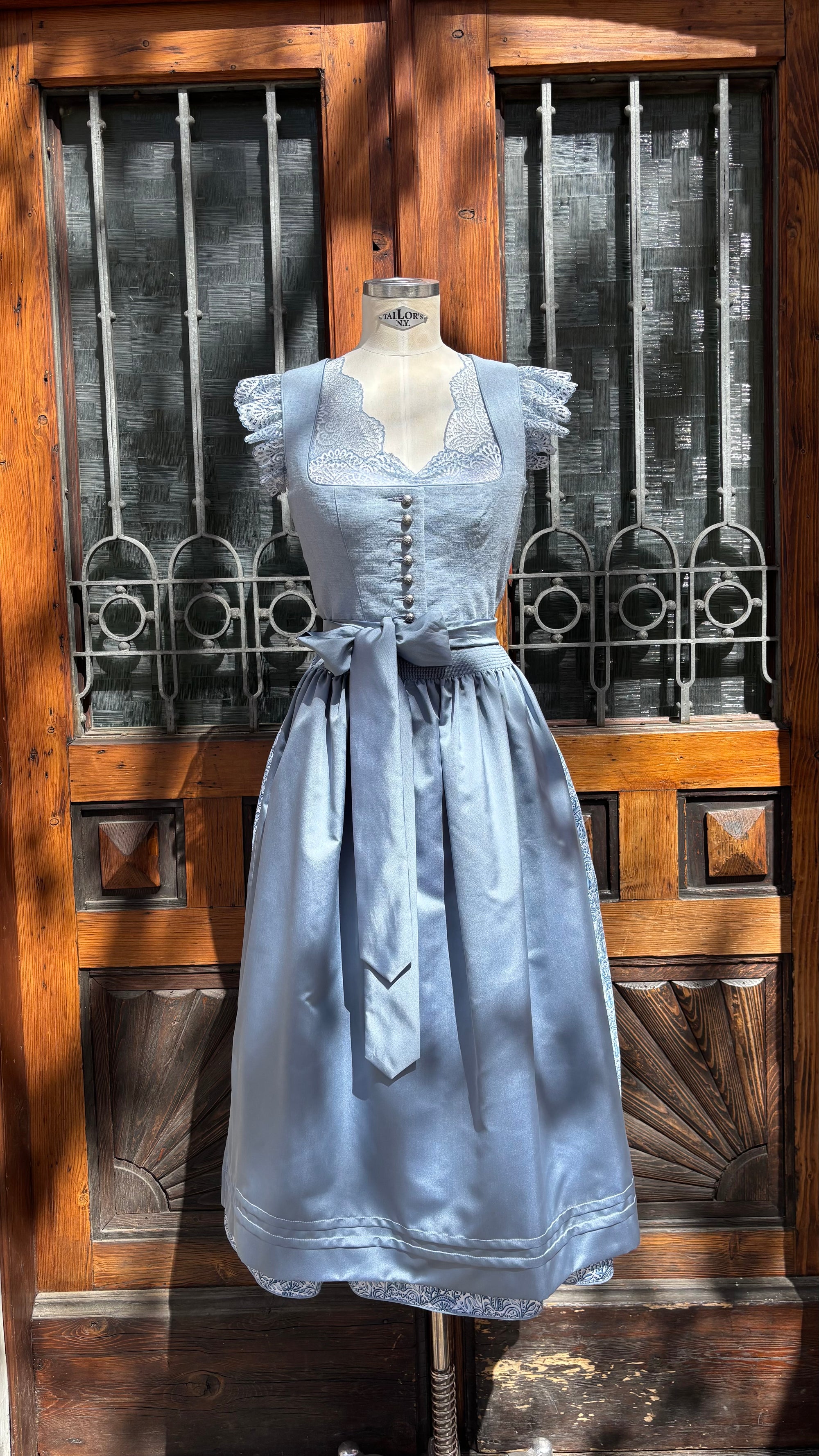 Country Line Dirndl Hellblau