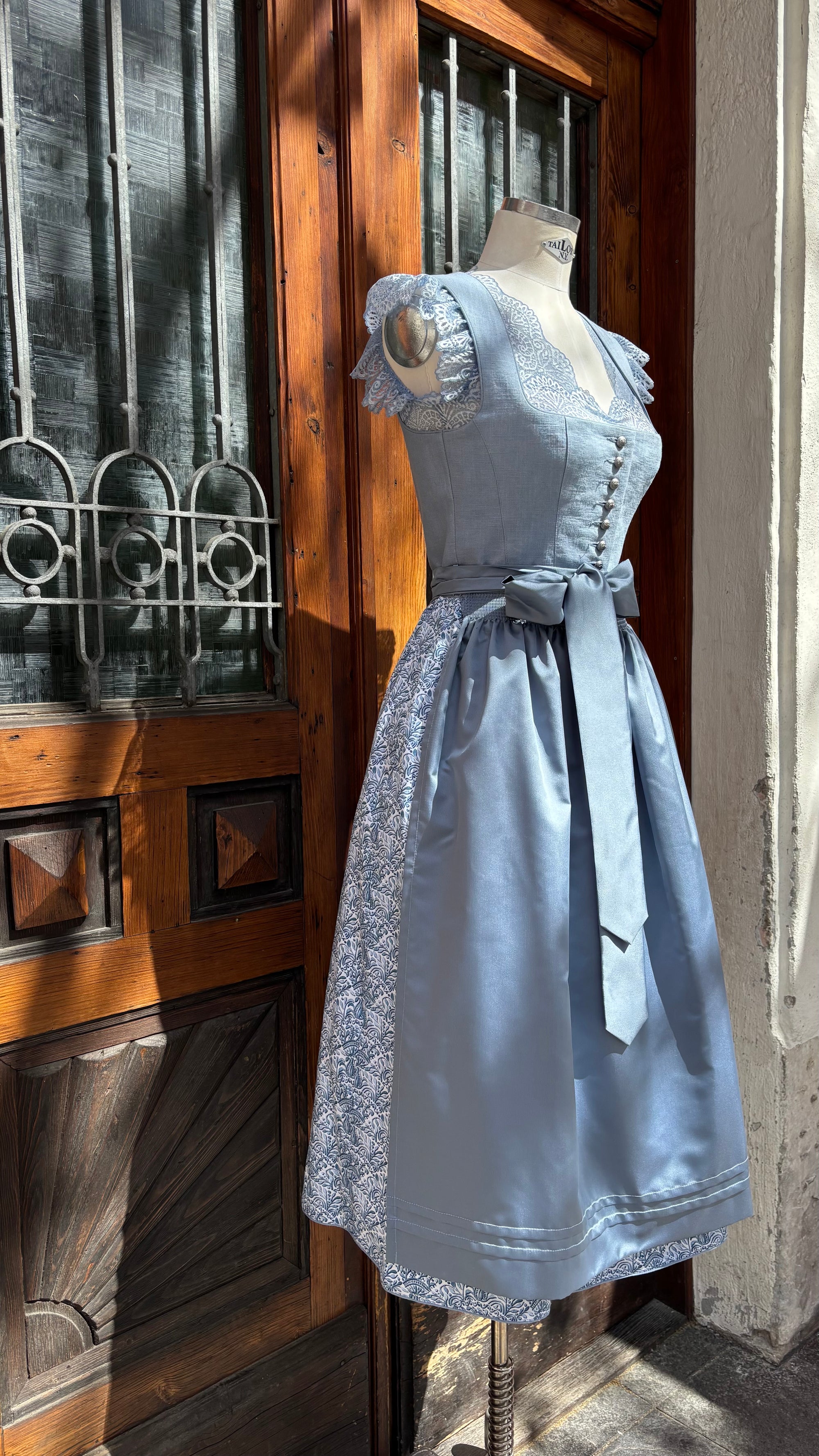Country Line Dirndl Hellblau