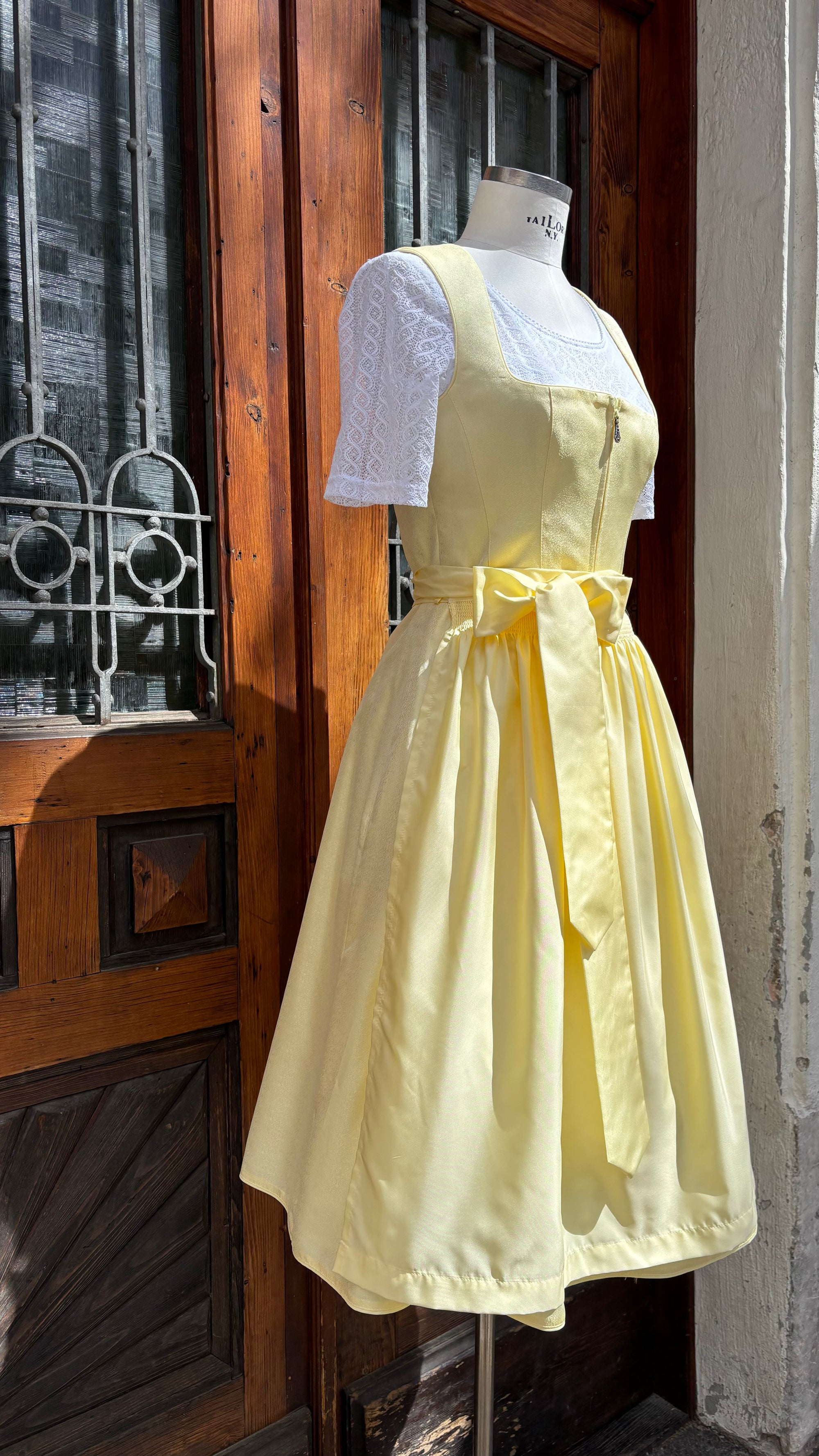 Country Line Dirndl Gelb