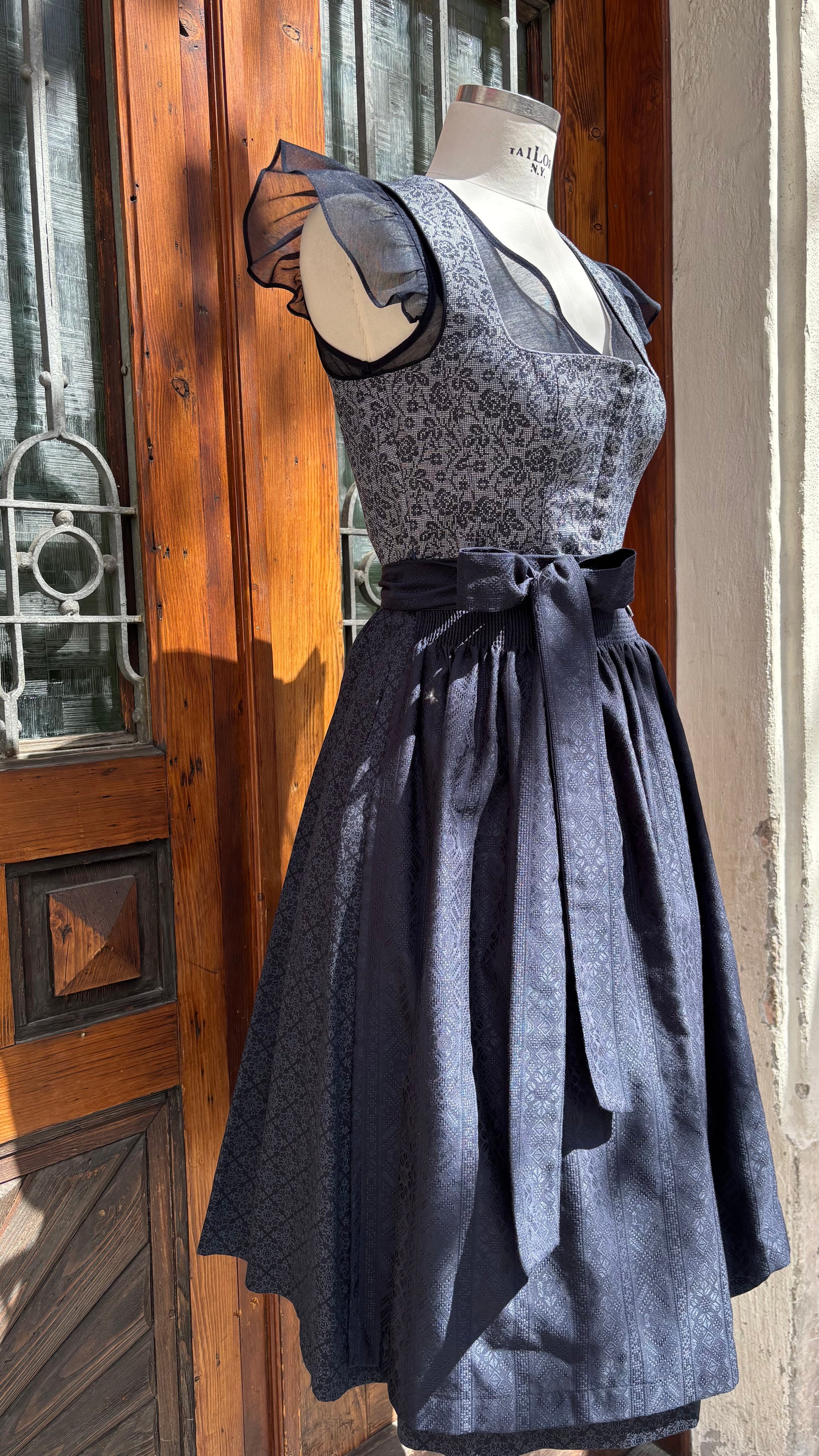 Country Line Dirndl Schwarz